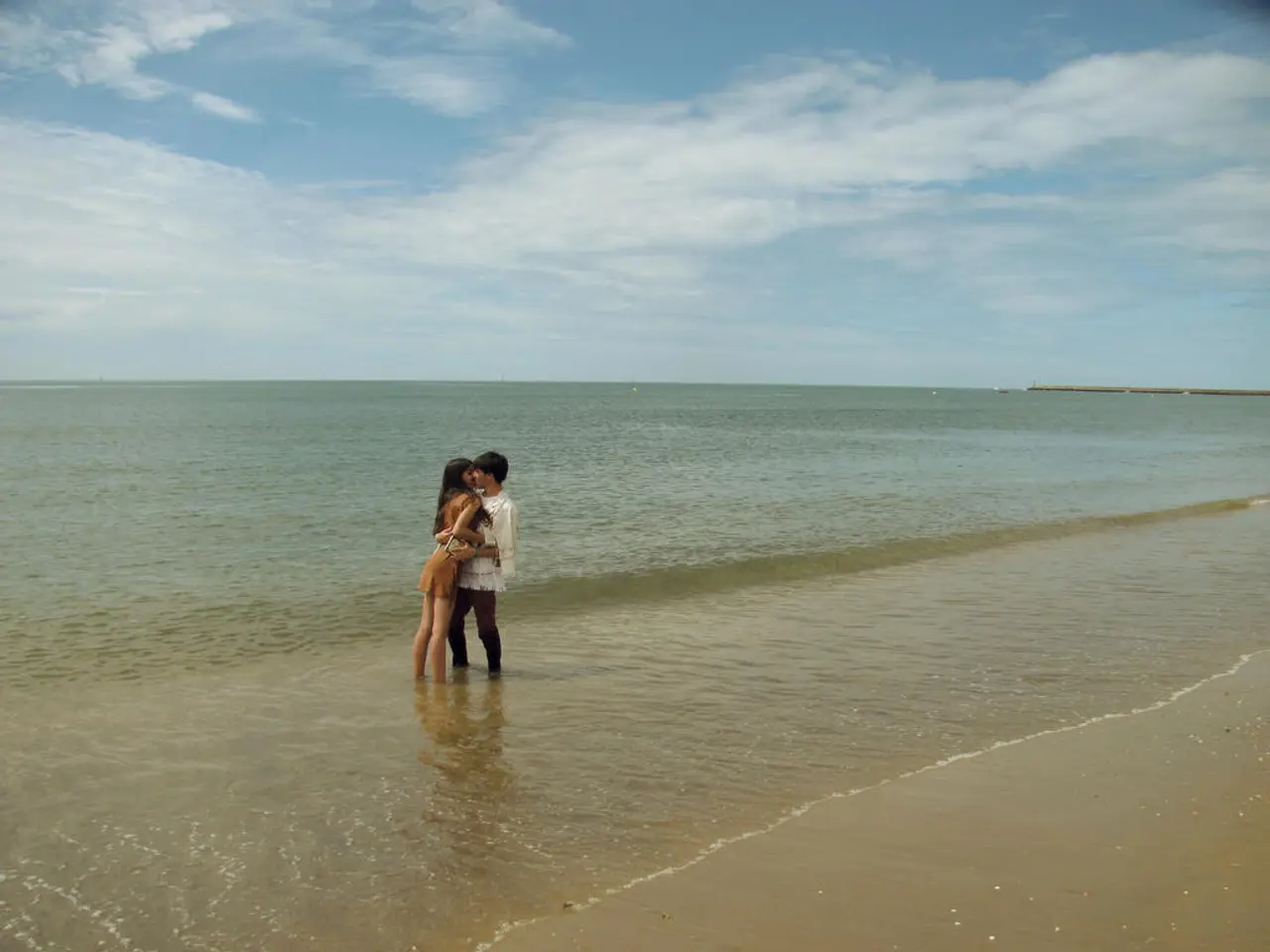 Is it Essential to Express 'I Love You' Initially for a Happy Romantic Partnership?